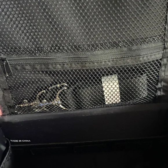 Mary Kay Black Cosmetic Bag Set with Pink Accents - Picture 9 of 15